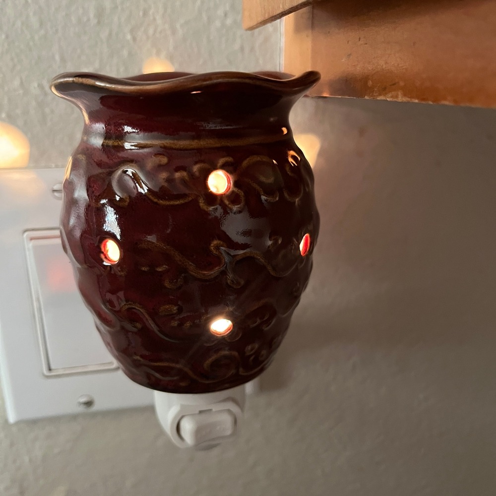 Retired Scentsy Roma Red Wall Plug-In Ceramic Wax Warmer Home Decor
